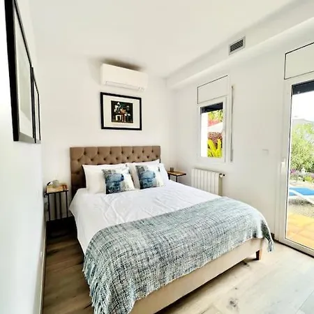 Guest With Private Pool *